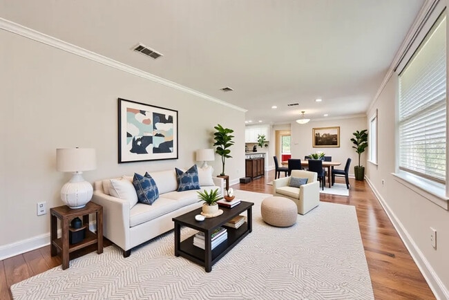 Primary Photo - 711 Broadway Ave