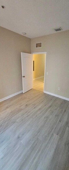 Building Photo - 2102 Shoma Dr