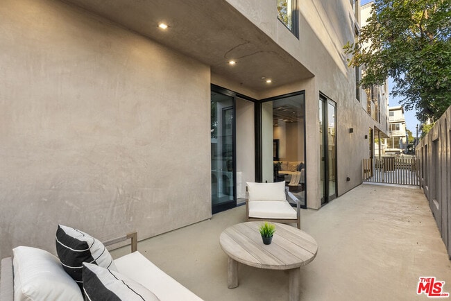 Building Photo - 1021 N Ogden Dr