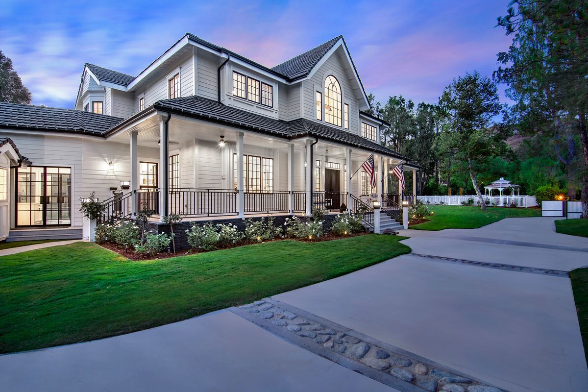 Building Photo - 28845 Countryside Dr