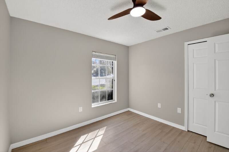 Building Photo - 4 Starling Dr