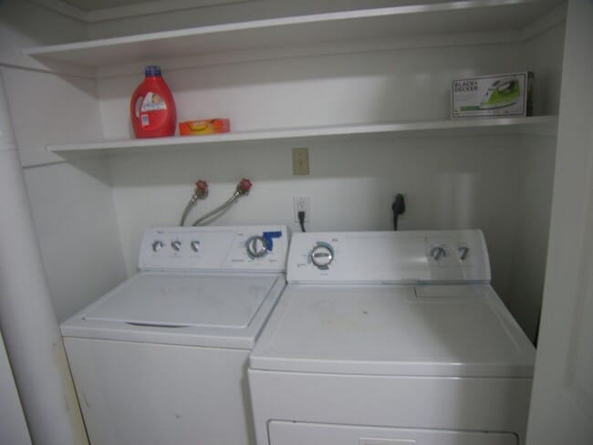 Building Photo - 3 Bedroom - Central Incline!