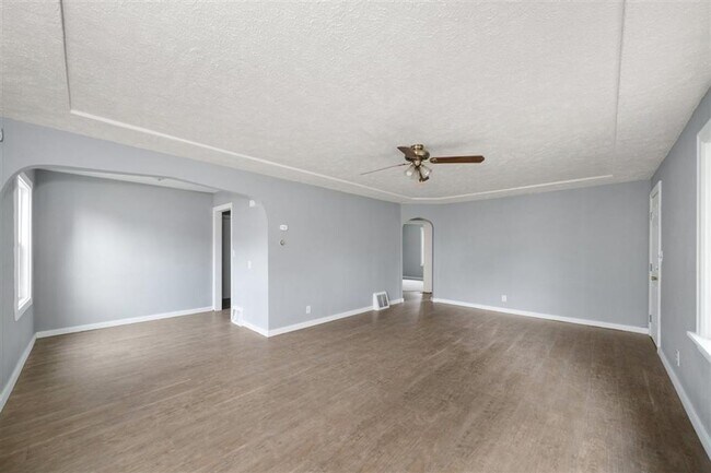 Building Photo - Dont Miss this 3 Bedroom 2 Bath Shadle Rancher