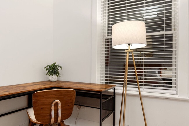 Building Photo - 618 W Patterson Ave