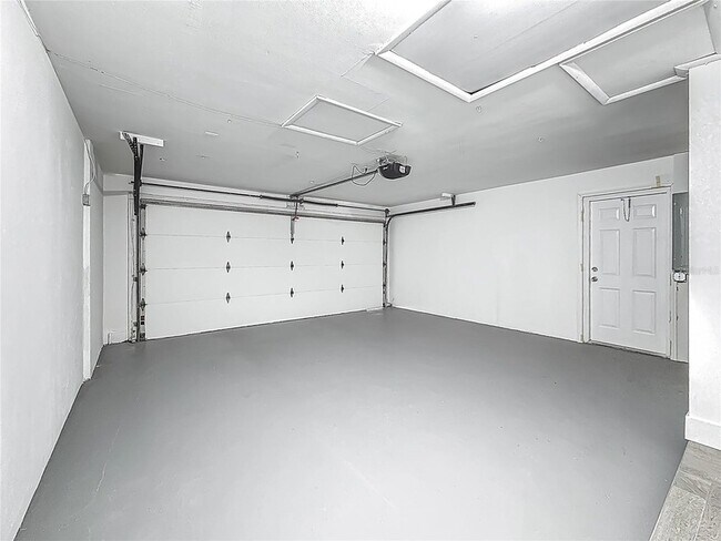 Building Photo - 1469 S Hillcrest Ave