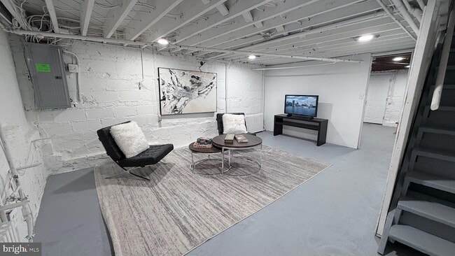 Building Photo - 5359 Ames St NE