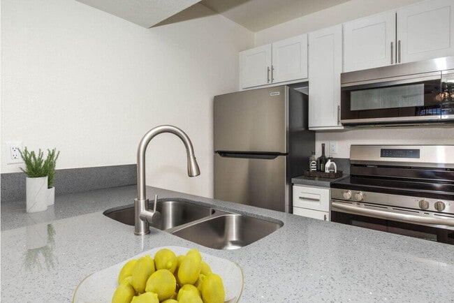 Building Photo - Garden Plaza Apartments