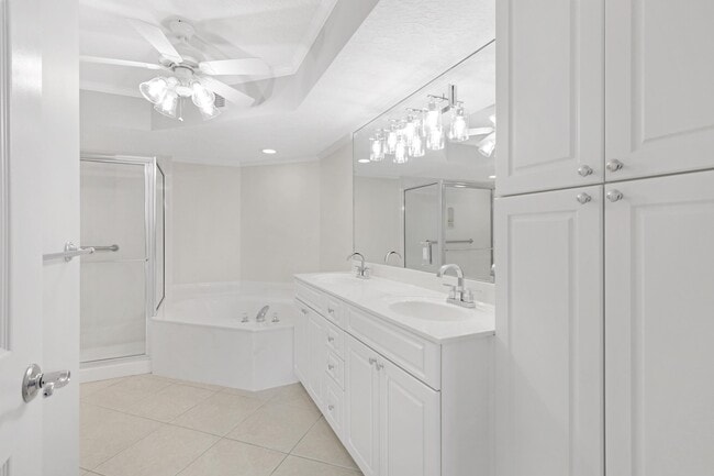 Building Photo - 5049 N Hwy A1A