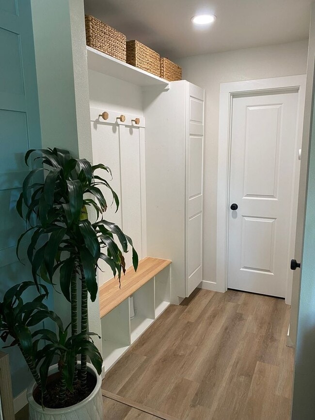 Building Photo - Charming 2-bed, 1-bath home in Sunnyside neighborhood, with private fenced backyard.