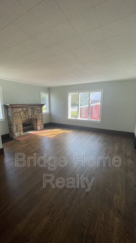 Building Photo - 366 White Ave