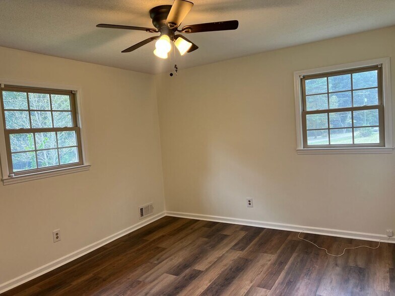 Building Photo - 8505 Bells Ferry Rd