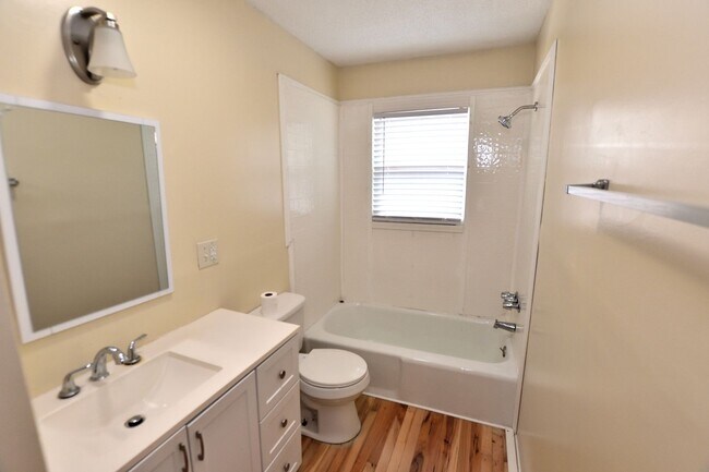 Building Photo - 1581 Charter Dr