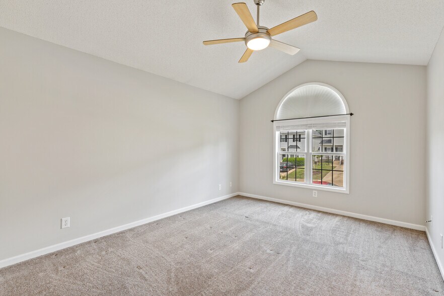 Building Photo - 3901 Charleston Park Dr