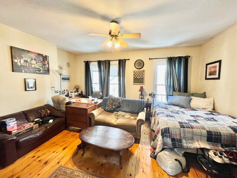 Building Photo - 14 Woodmont St