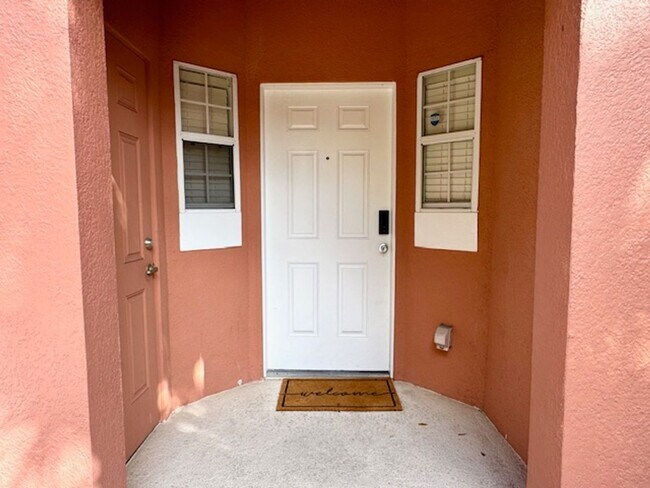 Building Photo - Kissimmee Townhome For Rent - Fully Furnished with 3 Bedrooms 2.5 Baths