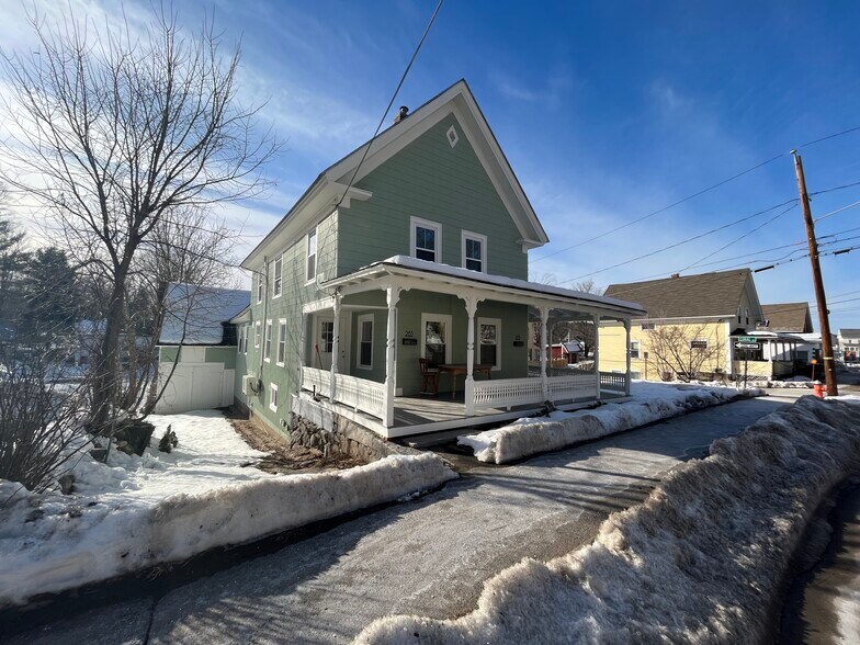 Building Photo - 263 Village St