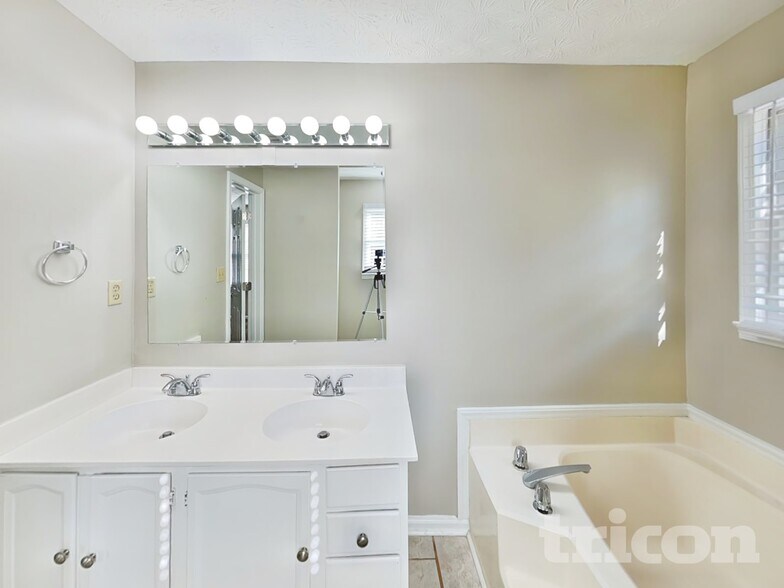 Building Photo - 1029 Peace Dr