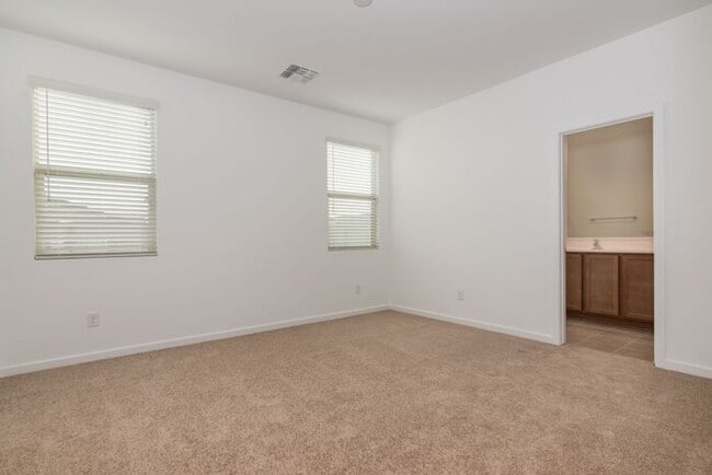 Building Photo - Comfortable living in a quiet neighborhood