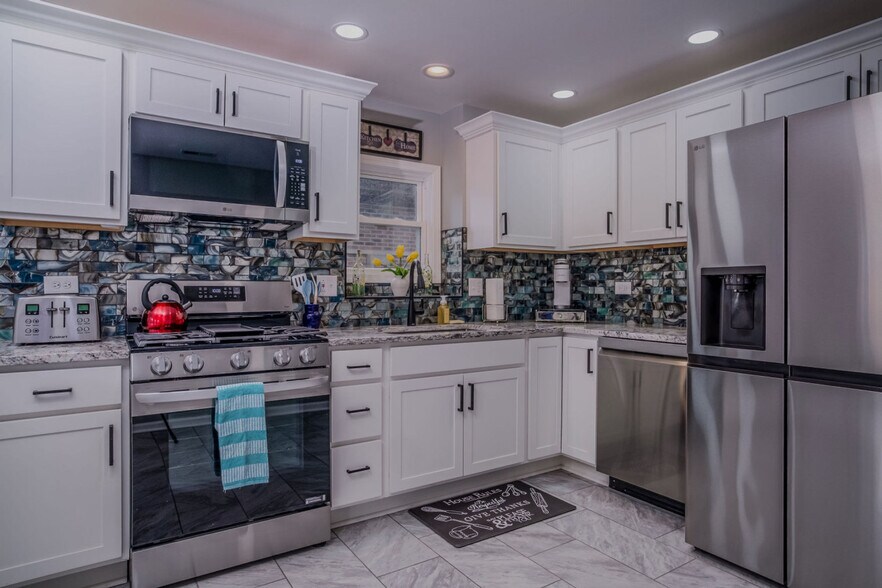 Building Photo - 3407 Venice Ave