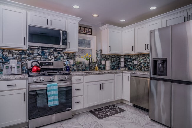 Building Photo - 3407 Venice Ave