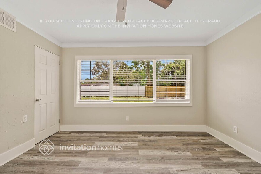 Building Photo - 450 Iris Rd