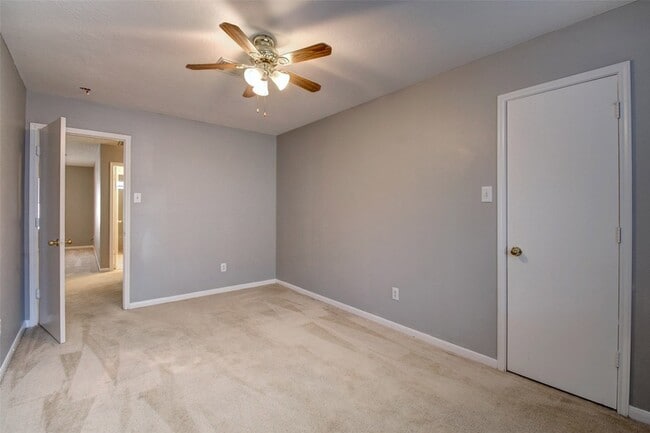 Building Photo - 2114 Whirlaway Dr
