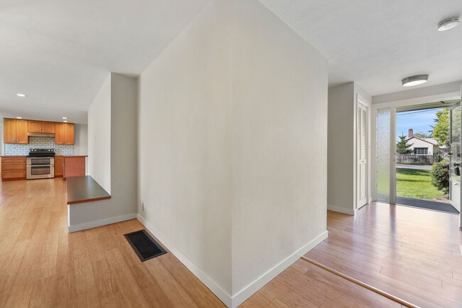 Building Photo - Room to roam! 3 bed, living, dining, den, ...