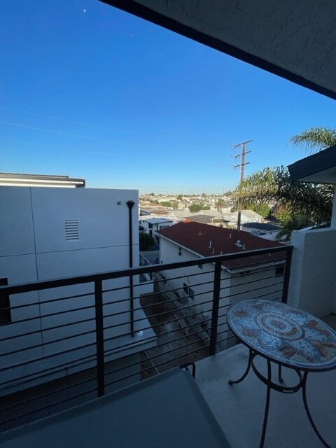 Balcony attached to Master room - 2103 Rockefeller Ln