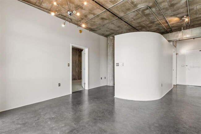 Building Photo - 10 N Summerlin Ave