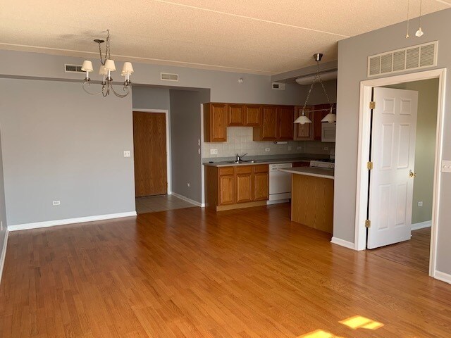 Building Photo - 105 W St Charles Rd