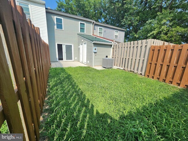 Building Photo - 46 Village Dr