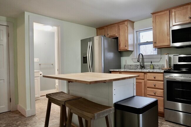 Building Photo - 27 Turner St