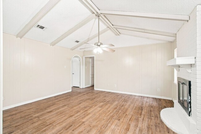 Building Photo - 2312 Hunt Dr