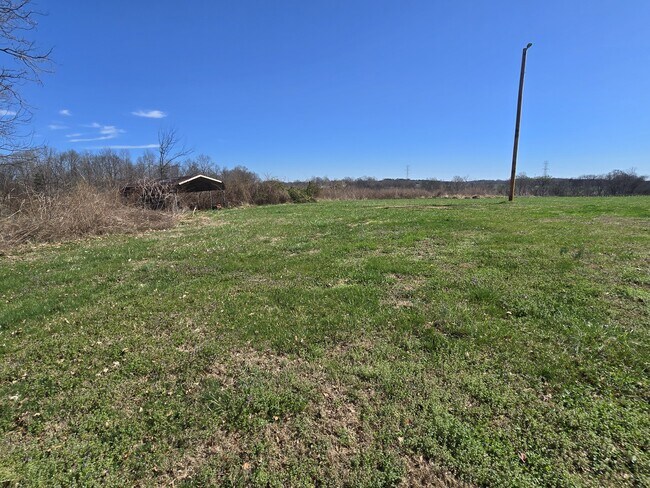 Building Photo - 165 Cattle Ln