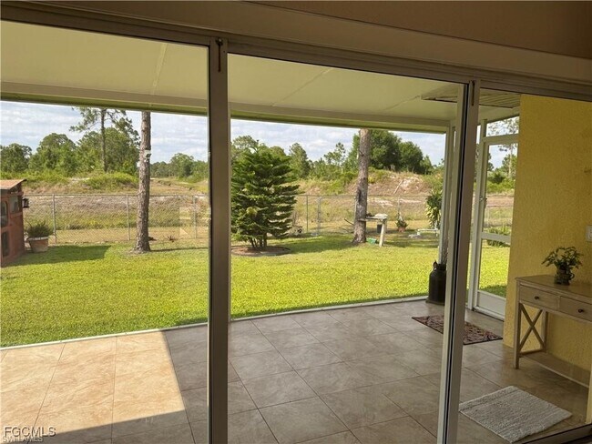 Building Photo - 1127 Foggia St E