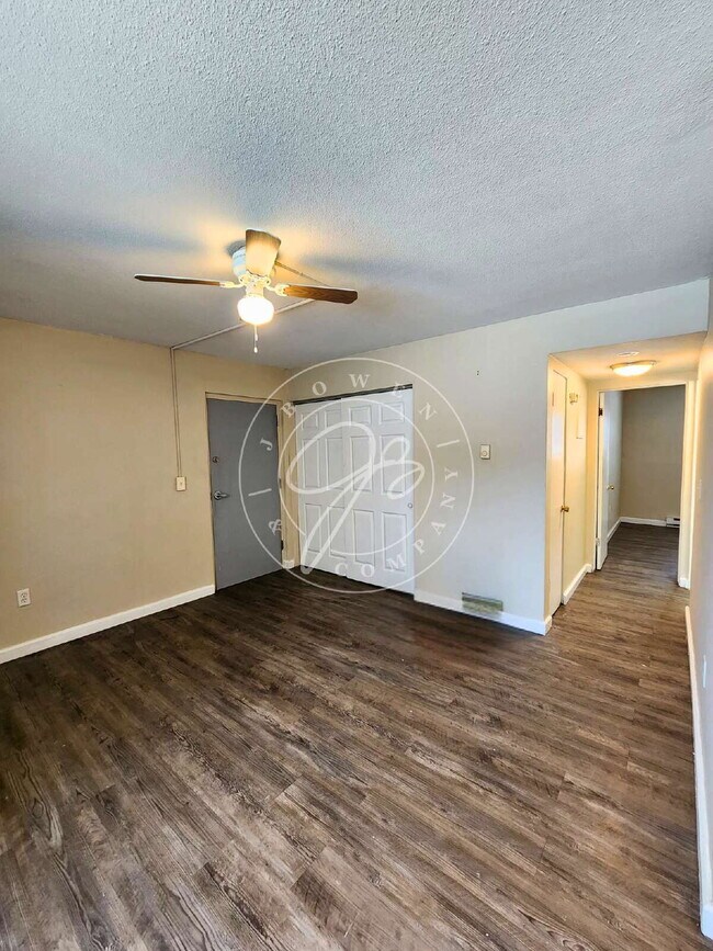Building Photo - $0 deposit with qualifying application! Clean & Affordable 1-Bedroom – Move-In Ready – East Toledo