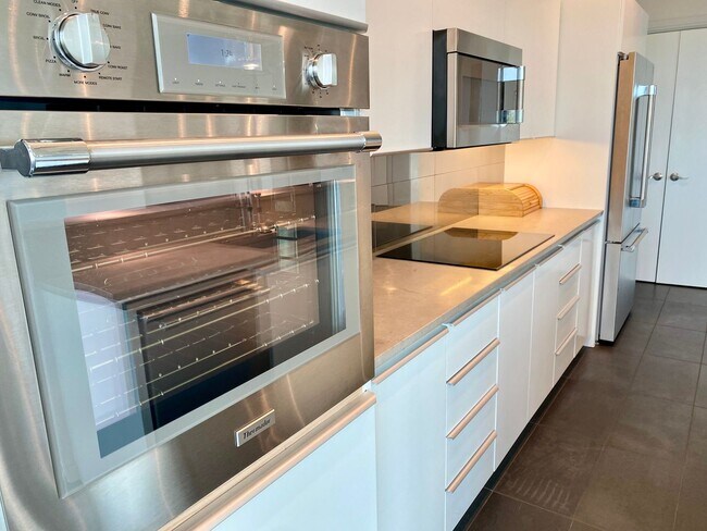 Building Photo - Luxury 2 Bed 2.5 Bath Condo in Central OKC