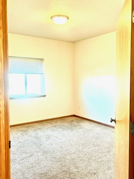 Second Bedroom - 130 Oakridge Ave