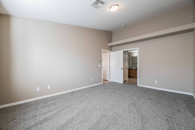 Building Photo - 2 BEDROOM CONDO W/ ATTACHED GARAGE FOR LEA...