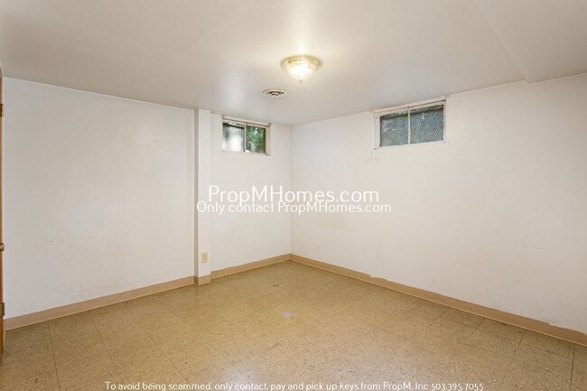 Building Photo - Spacious Mid-Century Three Bedroom Home In Woodstock!