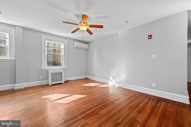 Building Photo - 838 W Lancaster Ave