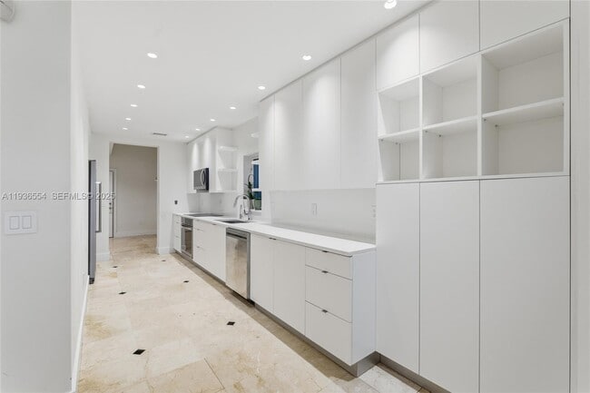 Building Photo - 3135 NE 211th St