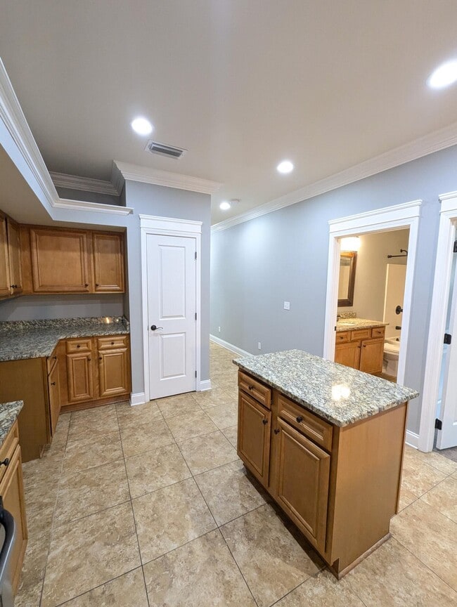 Building Photo - 116 Alder Ave SE