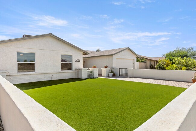 Building Photo - 6021 E Acoma Dr