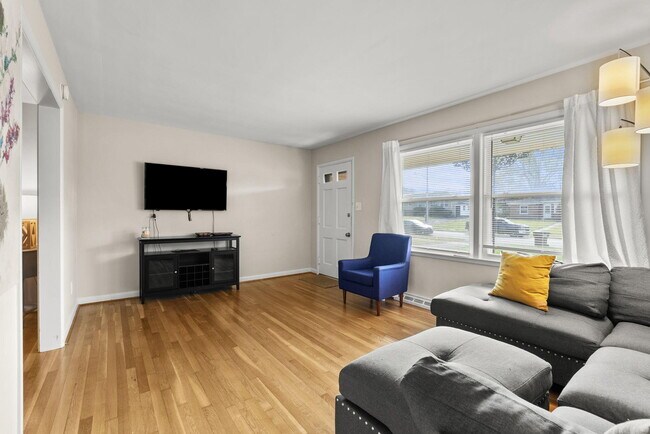 Building Photo - 131 Greenbriar Rd