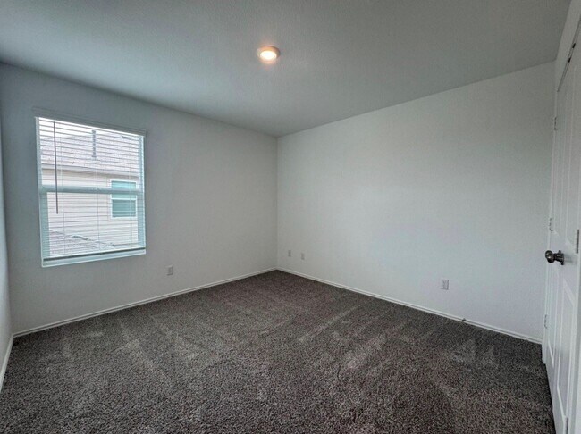 Building Photo - 208 Otter Rd