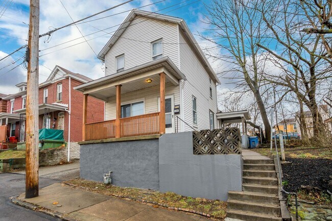 Building Photo - Stunning 2 bedroom home in Homestead available September 1!