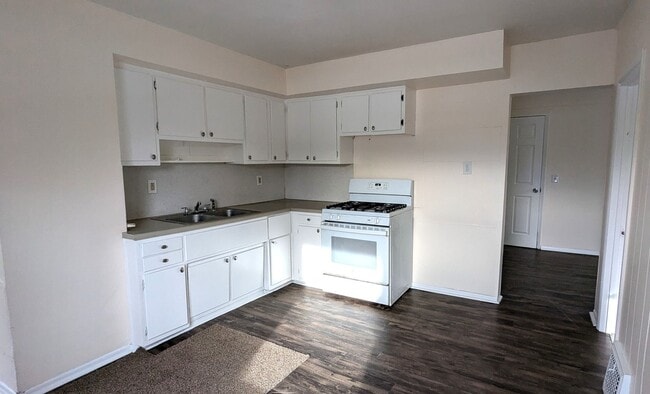 Building Photo - 712 Catherine Ave