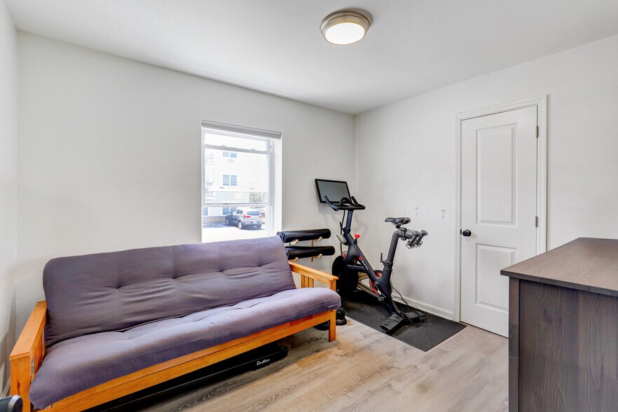 2nd bedroom with tons of natural light - 606 Beach Ave