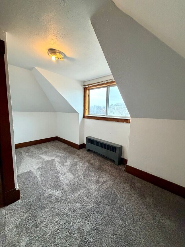 Building Photo - 1011 2nd St